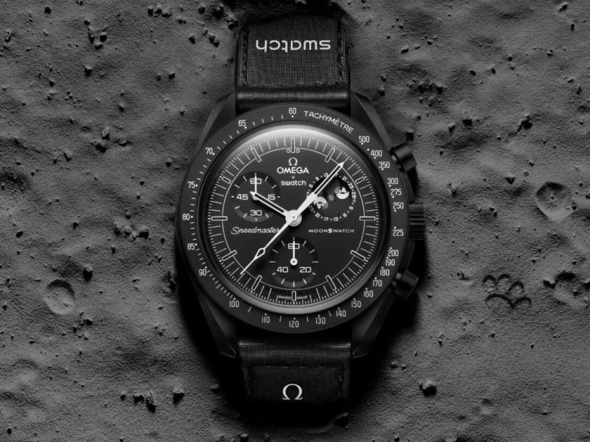 Black MoonSwatch Snoopy Mission to the Moonphase New Moon