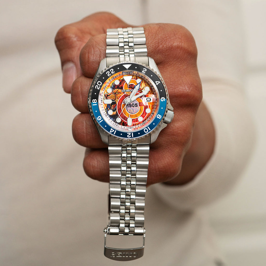 Seiko 5 Sports GMT Aslanlar Sahada – Hand-painted custom Seiko 5 Sports GMT featuring Turkish football heritage in yellow and red, a bespoke timepiece by IFL Watches